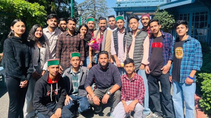  Shimla: Members of Bushahr Students Welfare Association met Minister Vikramaditya and MLA Nand Lal.