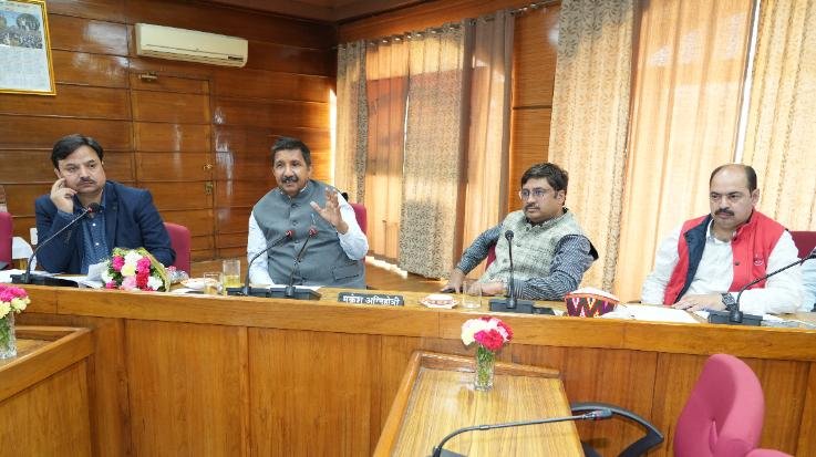 234 routes will be operated for private bus operators: Mukesh