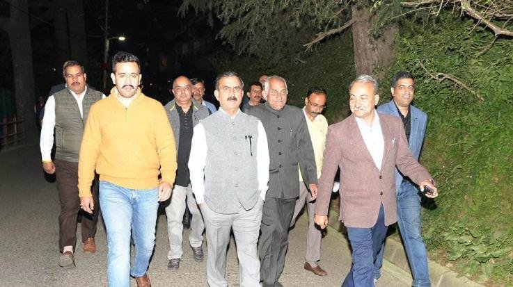 Chief Minister reached Secretariat on foot from Oak Over