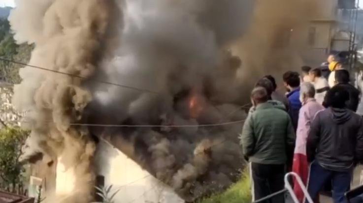 Shimla: Four rooms and belongings burnt to ashes due to fire in a house in Tutikandi.