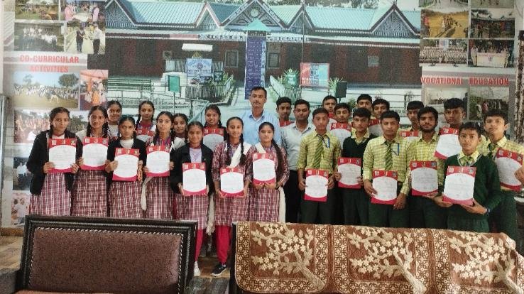  Distributed a certificate to Garli's NCC cadets