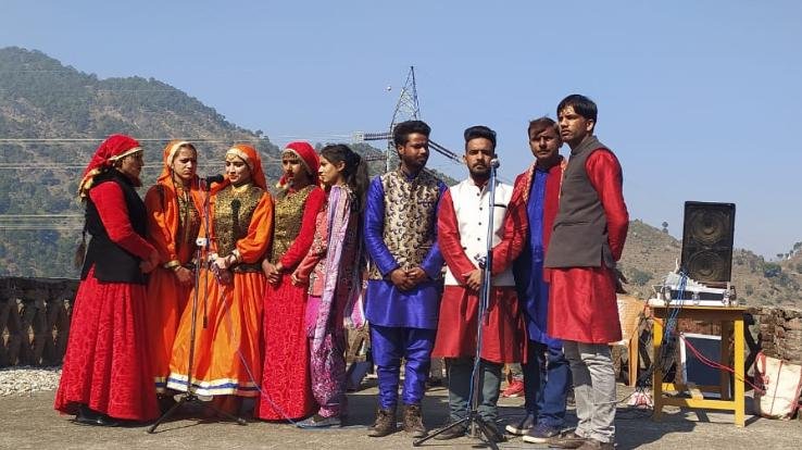 कलाकारों ने गीत-संगीत से दी सामुदायिक वन संवर्धन योजना की जानकारी