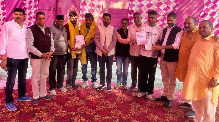  On the birthday of Union Minister Anurag Thakur, organizations and BJP workers donated blood in Dehra Assembly.