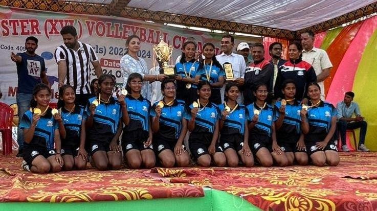  Under-19 girls volleyball team of Kasauli International School Sanwara won the cluster trophy.