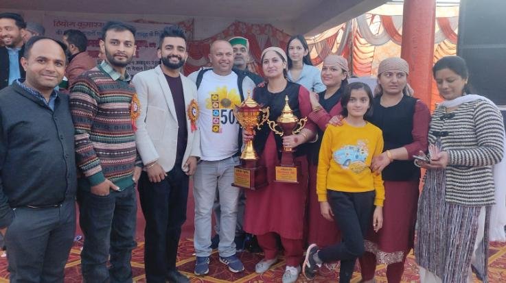  Theog: Kalinda Matiana team tops in tug of war and Shiv Shakti Matiana team tops in folk dance.