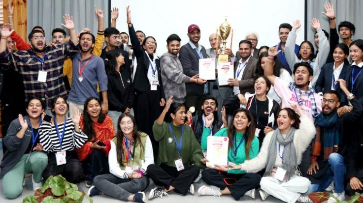  Solan: Chandigarh University won the overall trophy of Marvel Media Fest-2023.