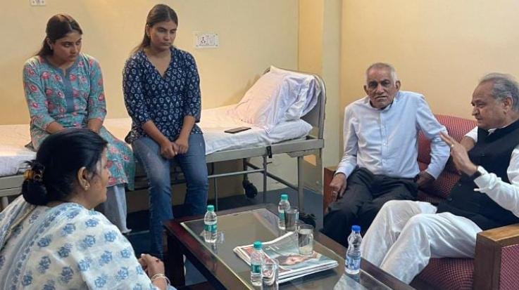 Rajasthan Chief Minister Gehlot reached AIIMS to know about the condition of CM Sukhu.