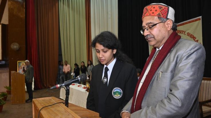  Shimla: Vice Chancellor administered oath to the officials of Central Students Union
