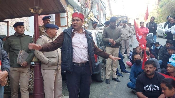 CITU demonstrated against the expulsion of workers from IGMC