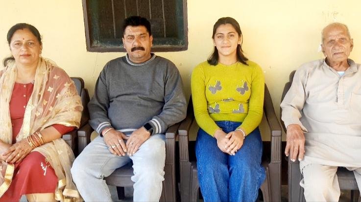 Kunihar's daughter Ayushi gave flight to her dreams by getting selected in the Indian Navy.