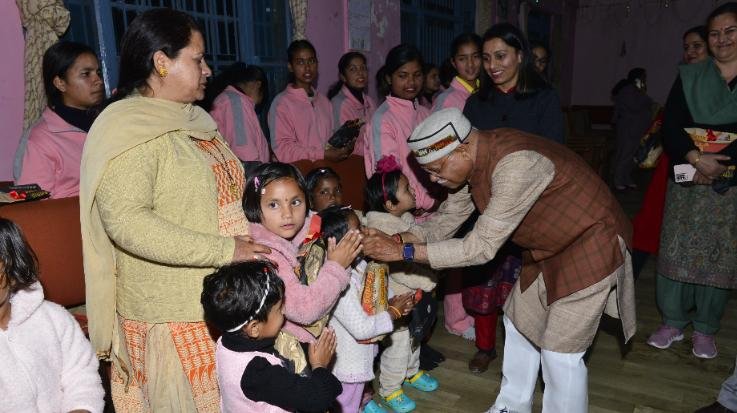 Governor visited Girls Ashram Tutikandi and Sarvodaya Bal Ashram