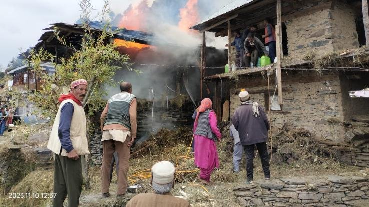 Two storey building of six rooms burnt to ashes in Aani's Badu