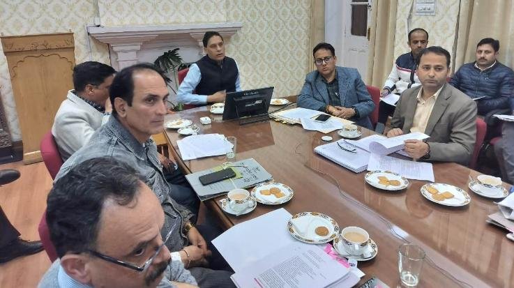 Shimla: Chief Secretary took review meeting regarding winter preparations.