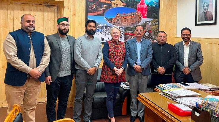 Discussion on cooperation with Britain in trade of Himachali handloom products