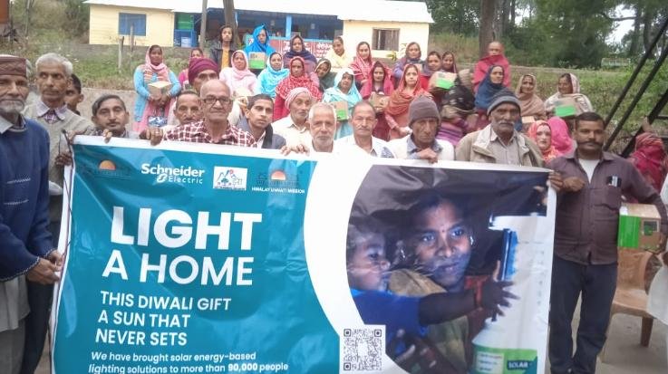 Dharamshala: Solar lights distributed to disaster affected families in Khaniyara
