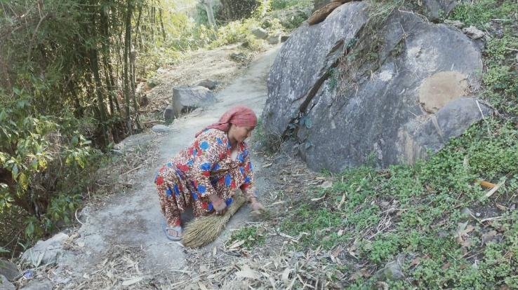 धुन्दन के टुयरु वार्ड में चलाया सफाई अभियान