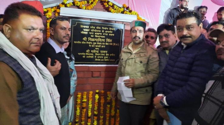 Indora: Public Works Minister laid the foundation stone of roads worth Rs 16 crore in Nurpur and Indora.