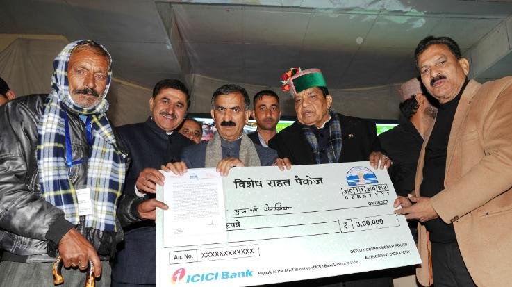 Chief Minister distributed Rs 11.31 crore to disaster affected families of Solan district