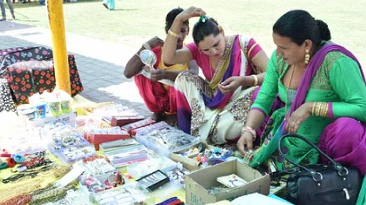  Kinnar community comes forward to help the orphan three daughters and one son financially