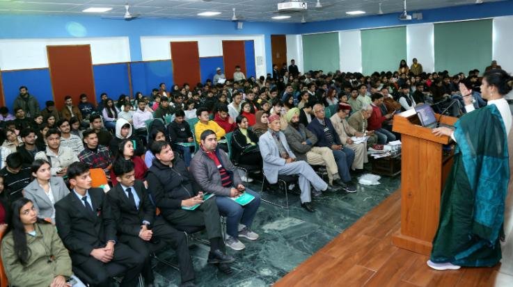 Solan: Emphasis laid on increasing awareness about the harmful effects of packaged food in Shoolini University.