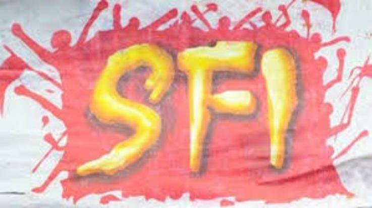 Shimla: SFI submitted memorandum to the Vice Chancellor protesting against the expulsion of 12 students.