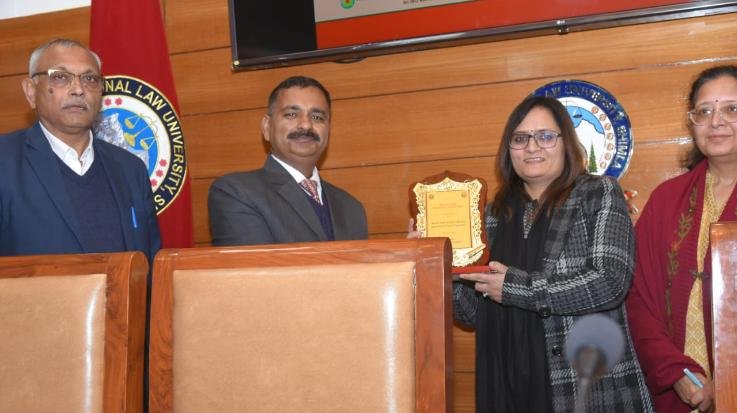 Solan: Librarian of Shoolini University participated in the seminar of HPNLU.