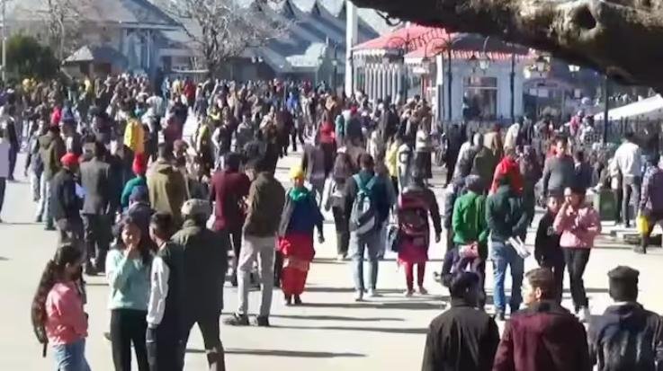  Shimla: Tourists heading to Shimla to celebrate New Year