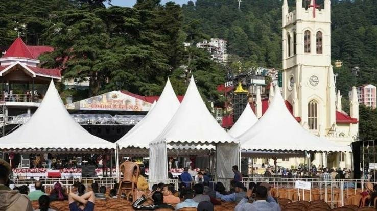 Local businessmen of Shimla expressed opposition to the stalls installed on the ridge.