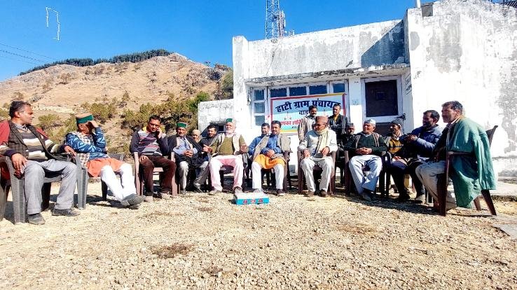 Sirmaur: Celebration in Chadna on implementation of amended ST law