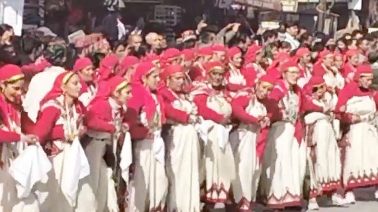 1200 women performed Mahanati on Manali's Mall Road 123