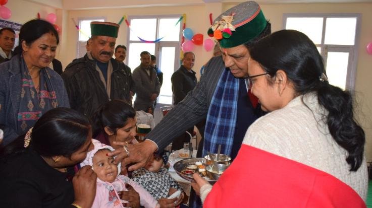 Solan: Dr. Shandil started 'Garkar Aapke Dwar' program from Nauni.