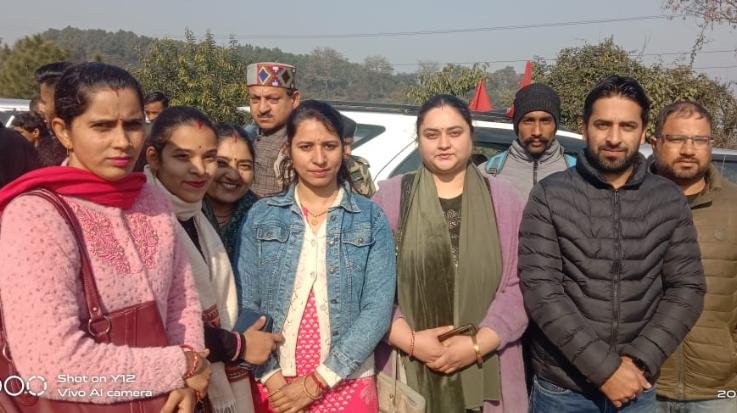 Hamirpur: JBT trained unemployed union meets Chief Minister regarding demands