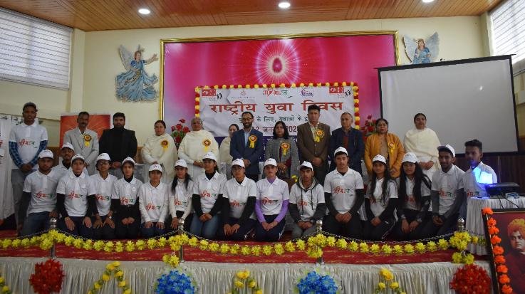  Solan: Nehru Yuva Kendra Solan celebrated the 161st birth anniversary of Swami Vivekananda.