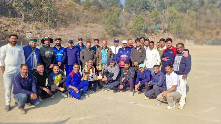 Solan: In the friendly match, SP XI defeated Press Club Solan by 5 wickets.