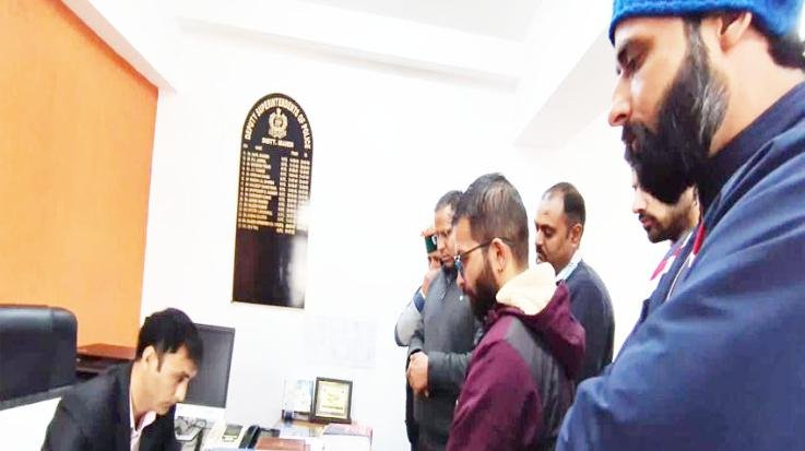  Mandi: Police should immediately arrest the accused of molesting school girls: Nikhil Walia