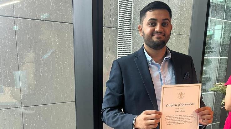 Sumit Changra of Hamirpur became Lieutenant in Australian Army.