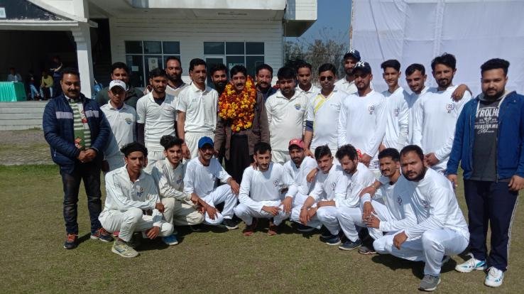 जिला स्तरीय ओपन क्रिकेट प्रतियोगिता के तीसरे दिन जिले की छह टीमों ने की जोर आजमाईश 