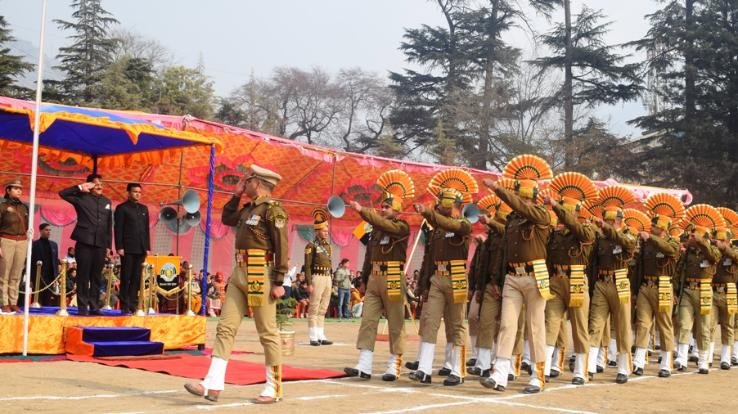 CPS Sundar Singh Thakur hoisted the flag at Dhalpur ground in Kullu