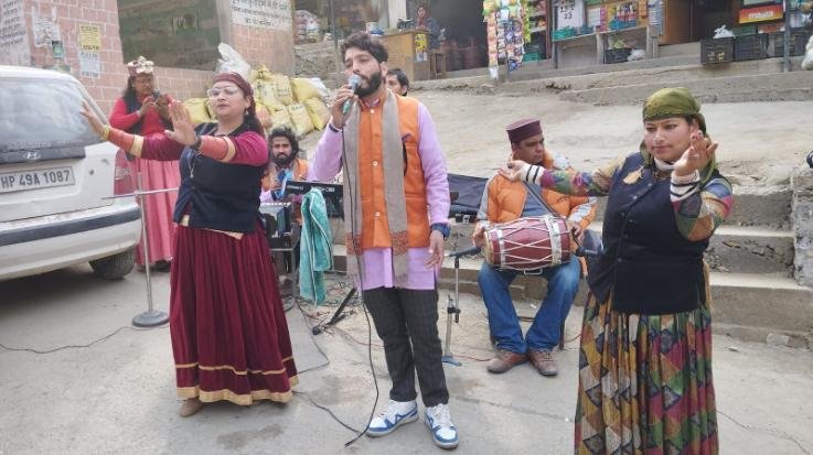 Kullu: Government's achievements told through street drama