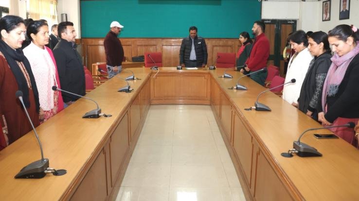 Two minutes silence observed on the occasion of Martyrdom Day at Deputy Commissioner's office, Solan