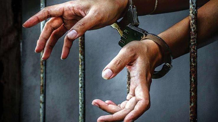 Indora: Noorpur police caught two youths with 151 grams of charas and 29.30 grams of chitta.