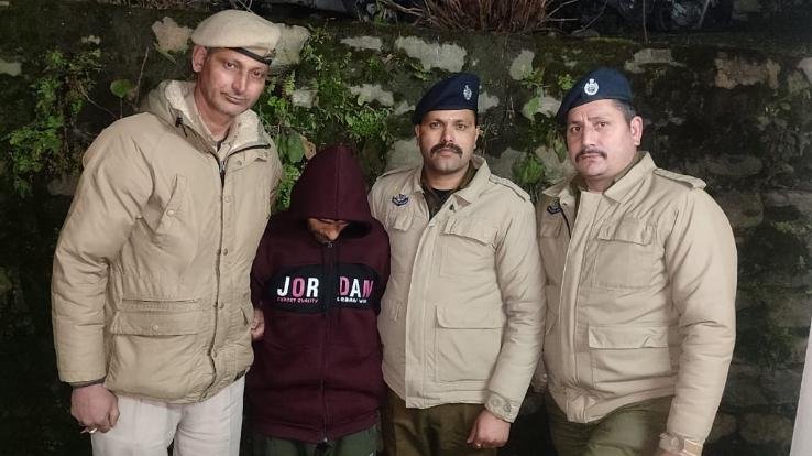 Kullu: One person arrested with 412 grams of charas near Jari Chowki.