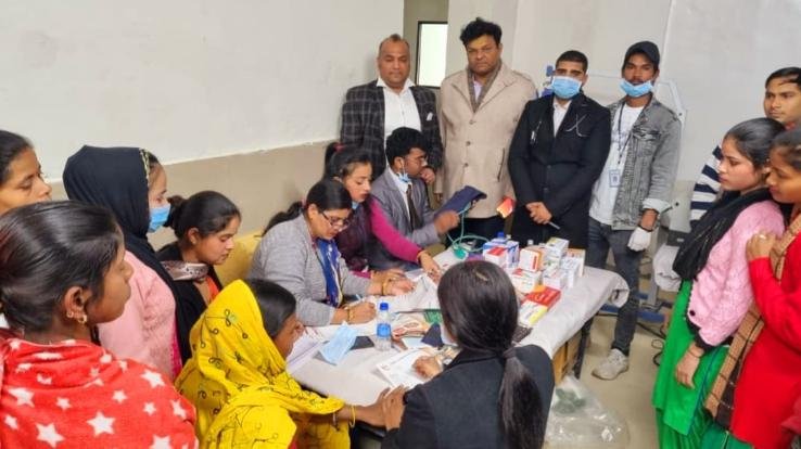 BBN: Medical camp organized at Curetech on the birthday of Darshana Devi.