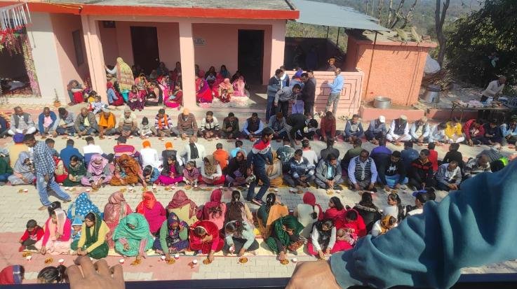 Dada Siba: On the occasion of Prakash Mahotsav of Guru Ravidas, a procession was taken out in Nangal Chowk, Bhandara was organized.
