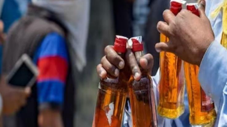 Dehra: 12 bottles of country liquor recovered from a person in Sansarpur Terrace.