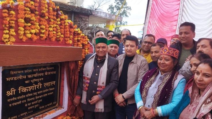  Dharamshala: Kishori Lal inaugurated and laid the foundation stone of water projects worth Rs. 4.33 crores.   123