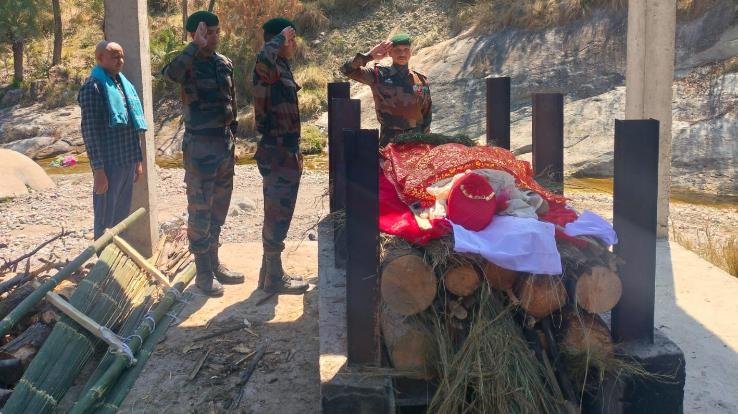 Army paid tribute to the demise of former soldier of Khundian