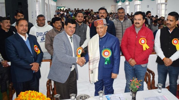 काॅलेज का समय अत्यंत महत्त्वपूर्ण दृढ़ निश्चय के साथ मेहनत करके बढ़े आगे : सुभाष ठाकुर