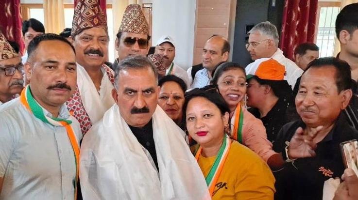 Only people have the power to bend money power: CM
