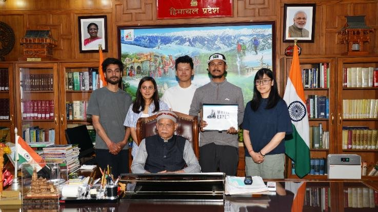 Shimla: Young mountaineers met the Governor
